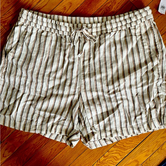 Old Navy Pants - NWT- Old Navy Shorts - size XL